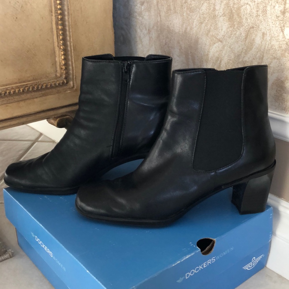 Black size 9 dockers  boots